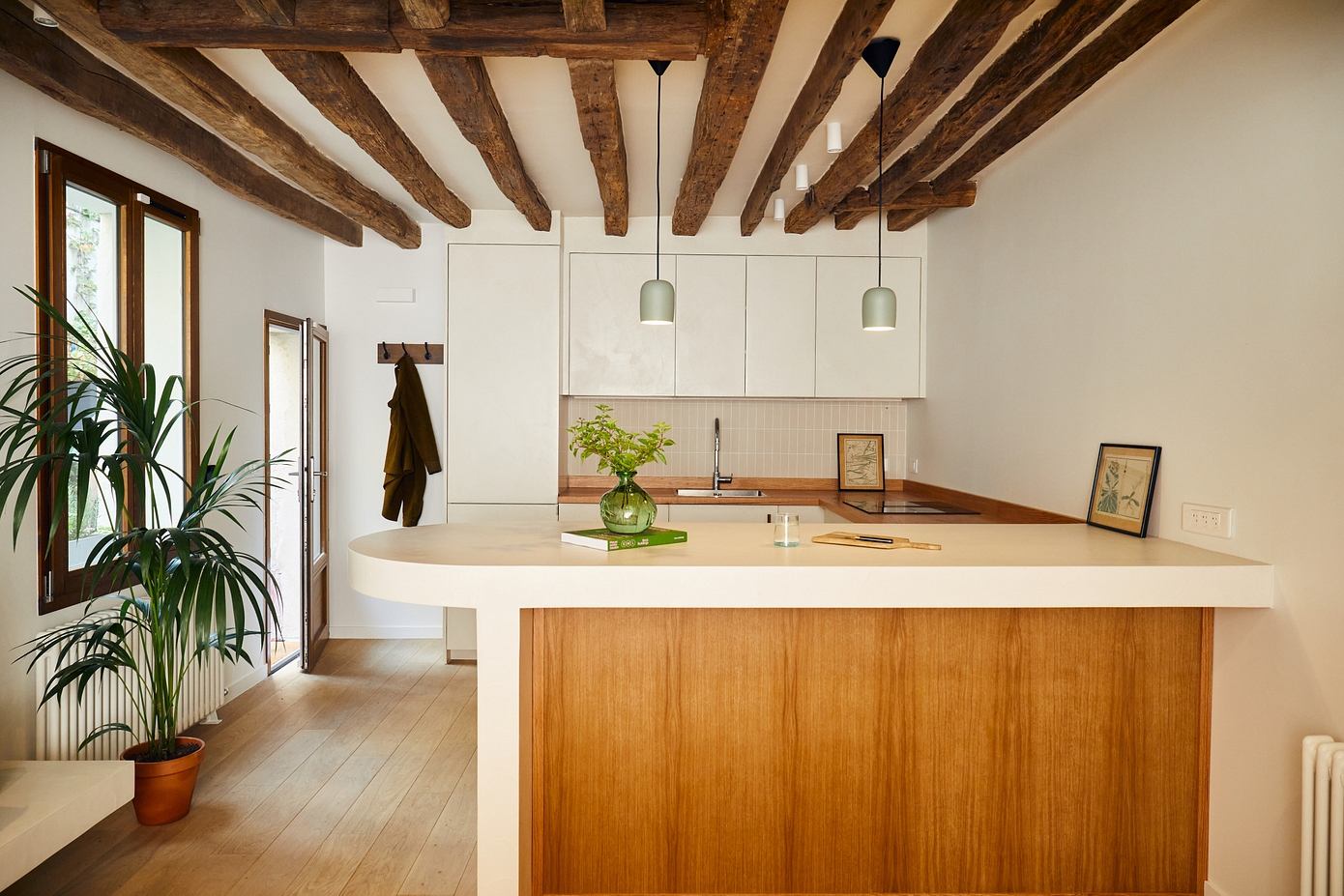 植物馆；植物园；植物之家（根据常见与合理语境，植物馆相对更符合场景需求，但因未明确具体语境，若此处为商业品牌名等，建议询问更多信息以精准判断）

注：若需更精准的唯一翻译，烦请提供该内容出现的具体语境，比如是在旅游介绍、商业宣传、小说等中的信息 丨法国巴黎丨Sophia Charles Architecte-3