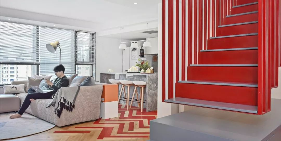 好酷！上海潮爸辣妈的92㎡Loft，后现代“悬浮”楼梯能做玄关能储物，大写的服气！ 缤视智造-0