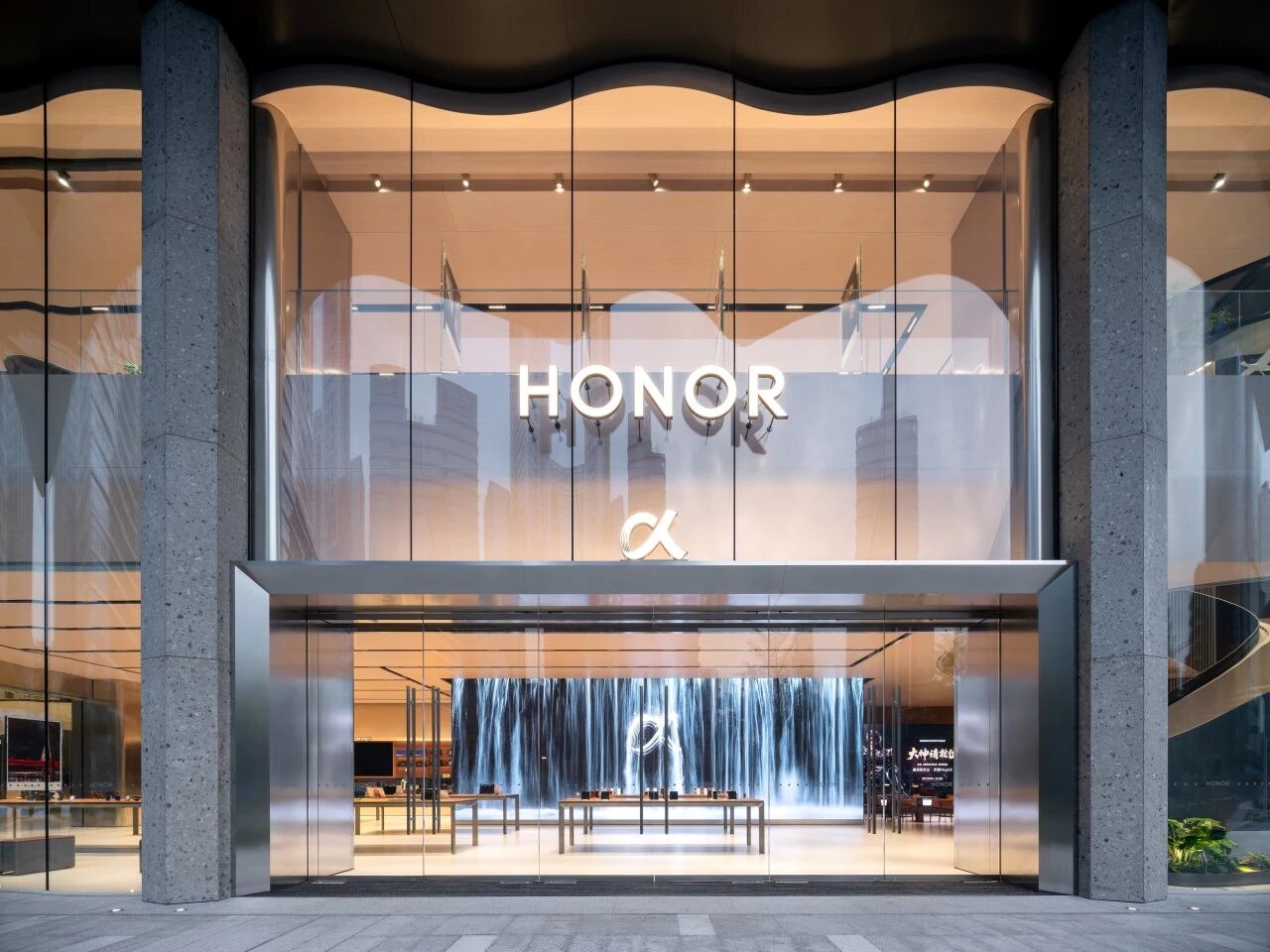 荣耀阿尔法AI旗舰店丨中国深圳丨HONOR Retail Design Studio-14