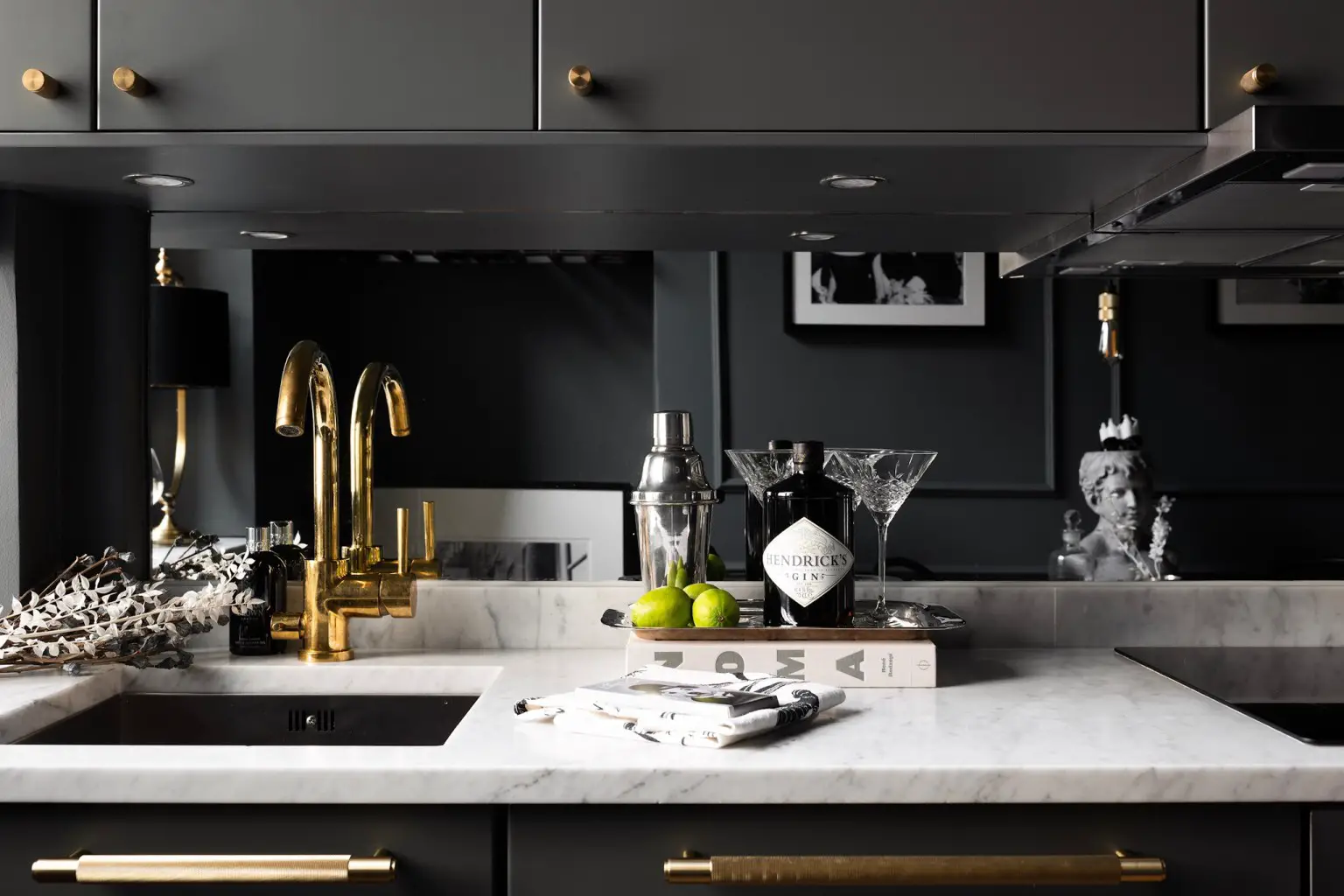 56 平米全黑公寓，颠覆你的想象-17