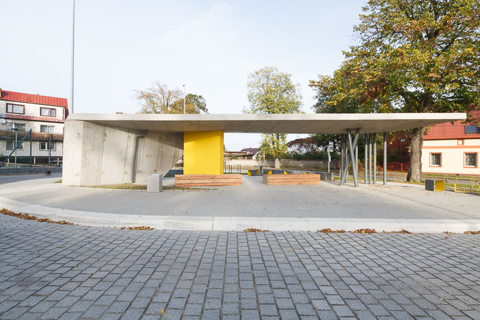 瓦韦尔尼察的乡村广场-7