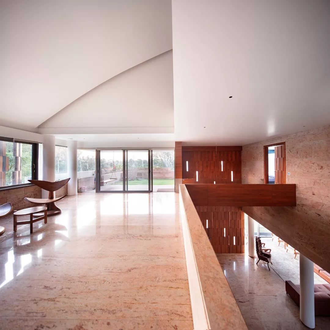 印度感性遇见西方想象的 Charged Voids 设计公司-21