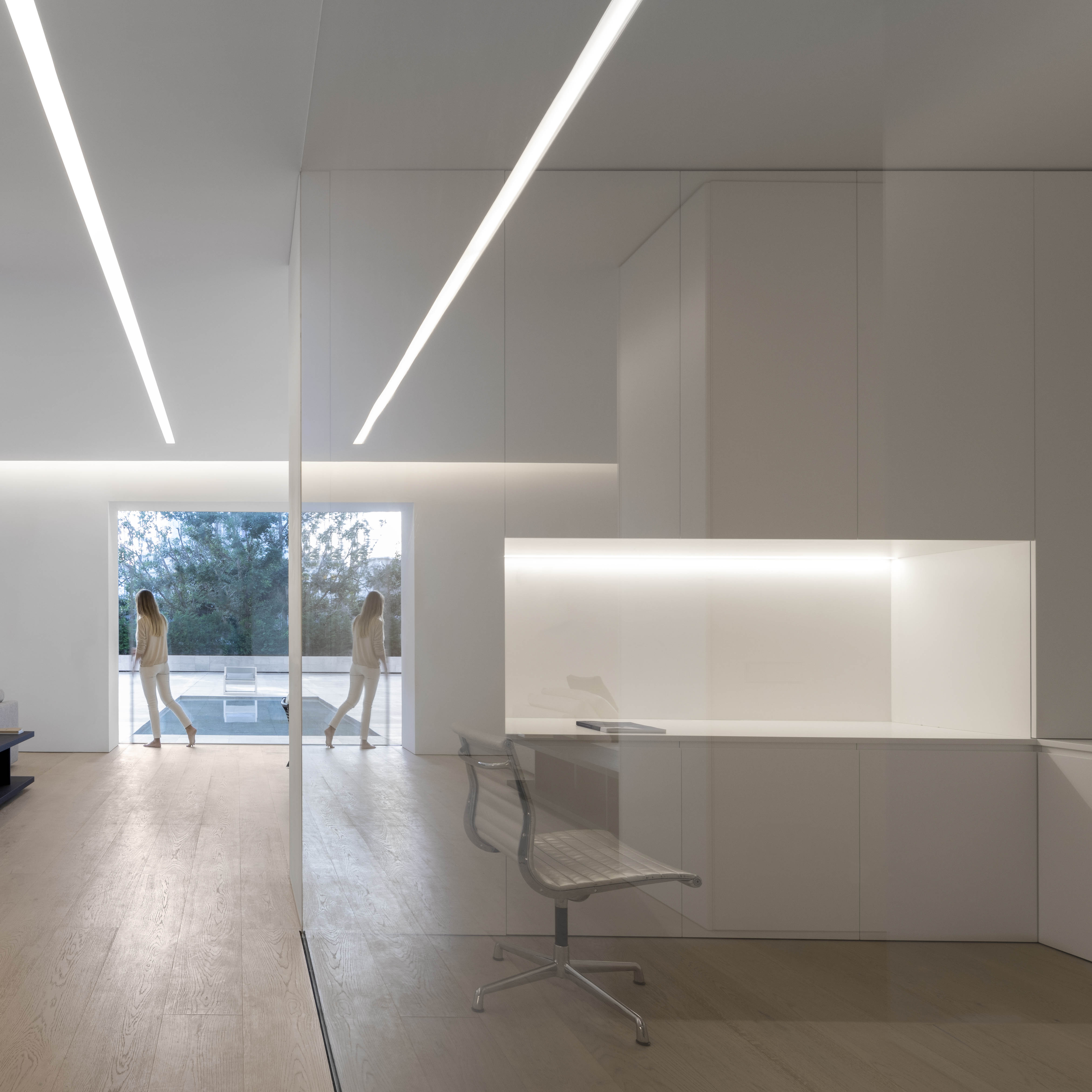 城市中心的蓝色花园别墅设计-5