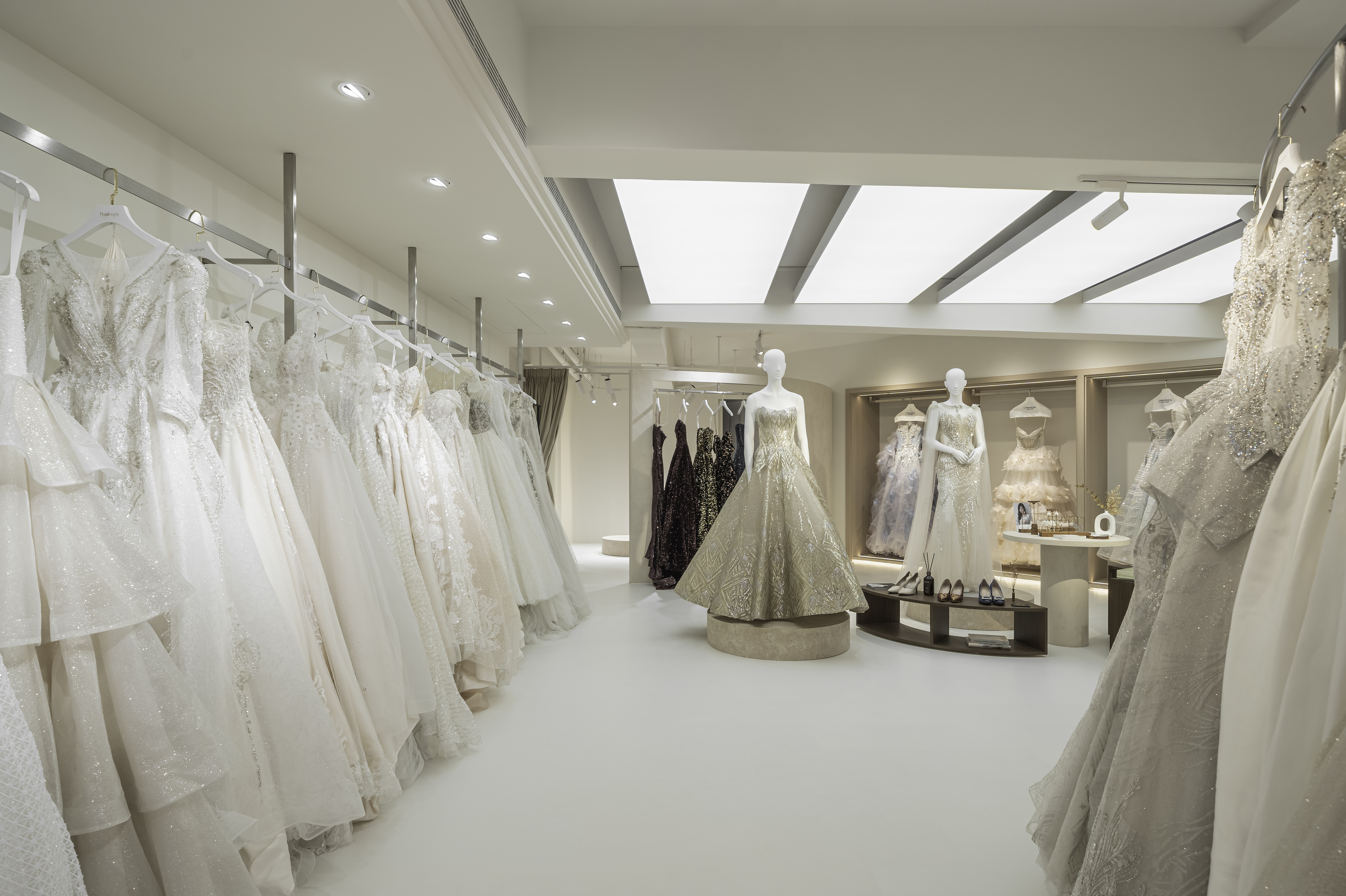 白宫婚纱试衣展厅丨中国台中丨Haven Space Design-0