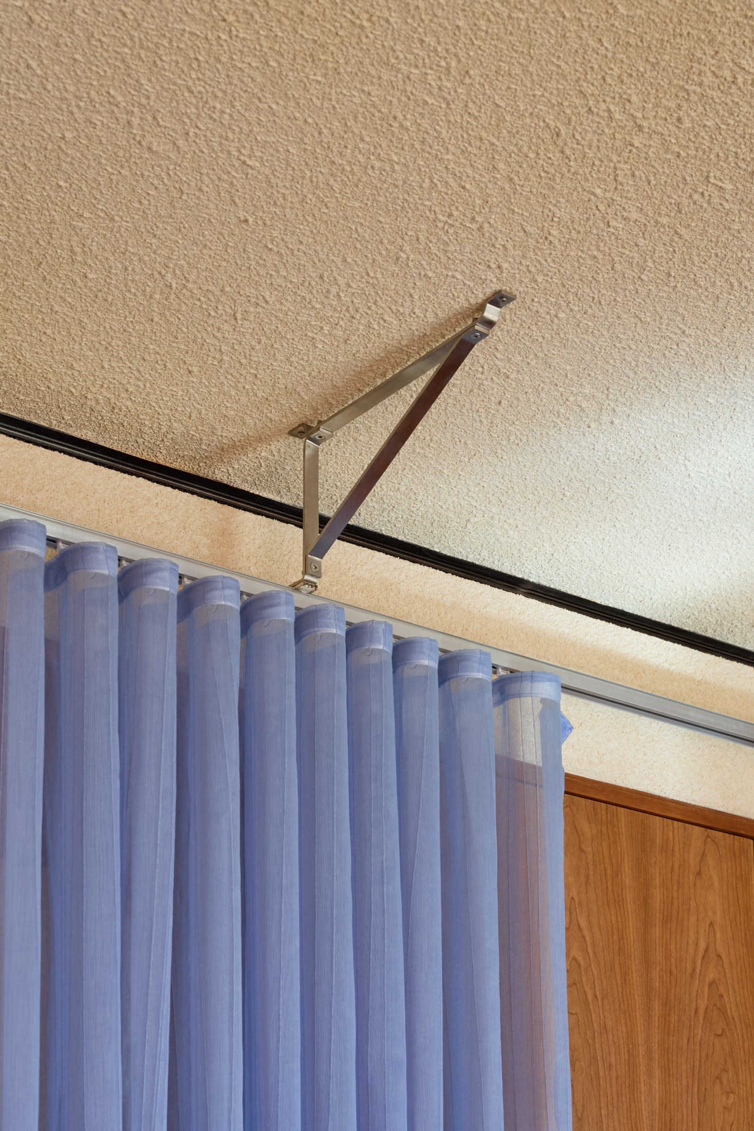 Mid-Century Vibes in Modern Dubai: Al Barari Apartment by Bone Studio.-35