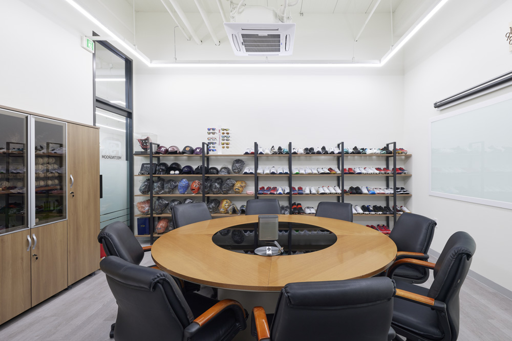 极简白与温暖木的 43 平办公空间设计-7