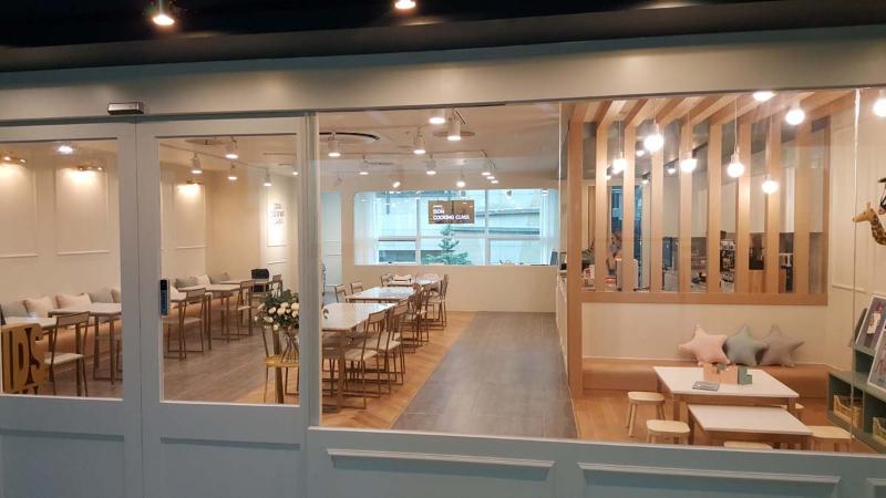 明亮整洁的儿童烹饪学校-4