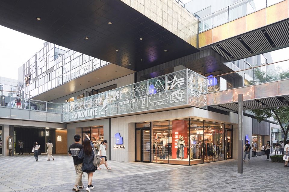 回赠街道以场所  北京三里屯太古里沿街建筑幕墙与公共空间更新丨中国北京丨moss.architects-16