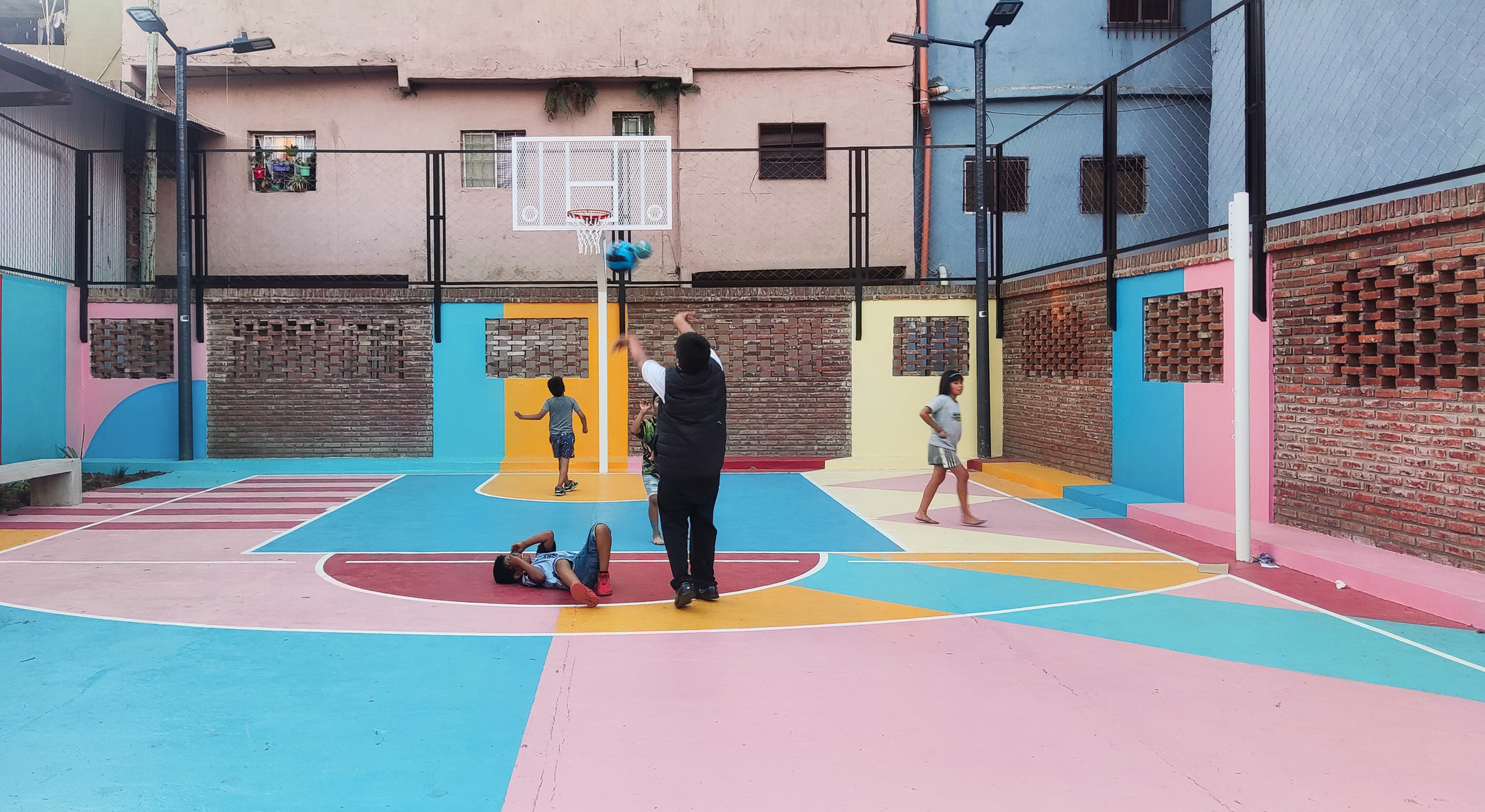 阿根廷首都貧民窟的綠色蛻變：從廢棄鐵道到安全、永續公共空間，Playón de Chacarita 社區協力計畫，為都市更新帶來新典範，打造韌性家園 | FAM-28