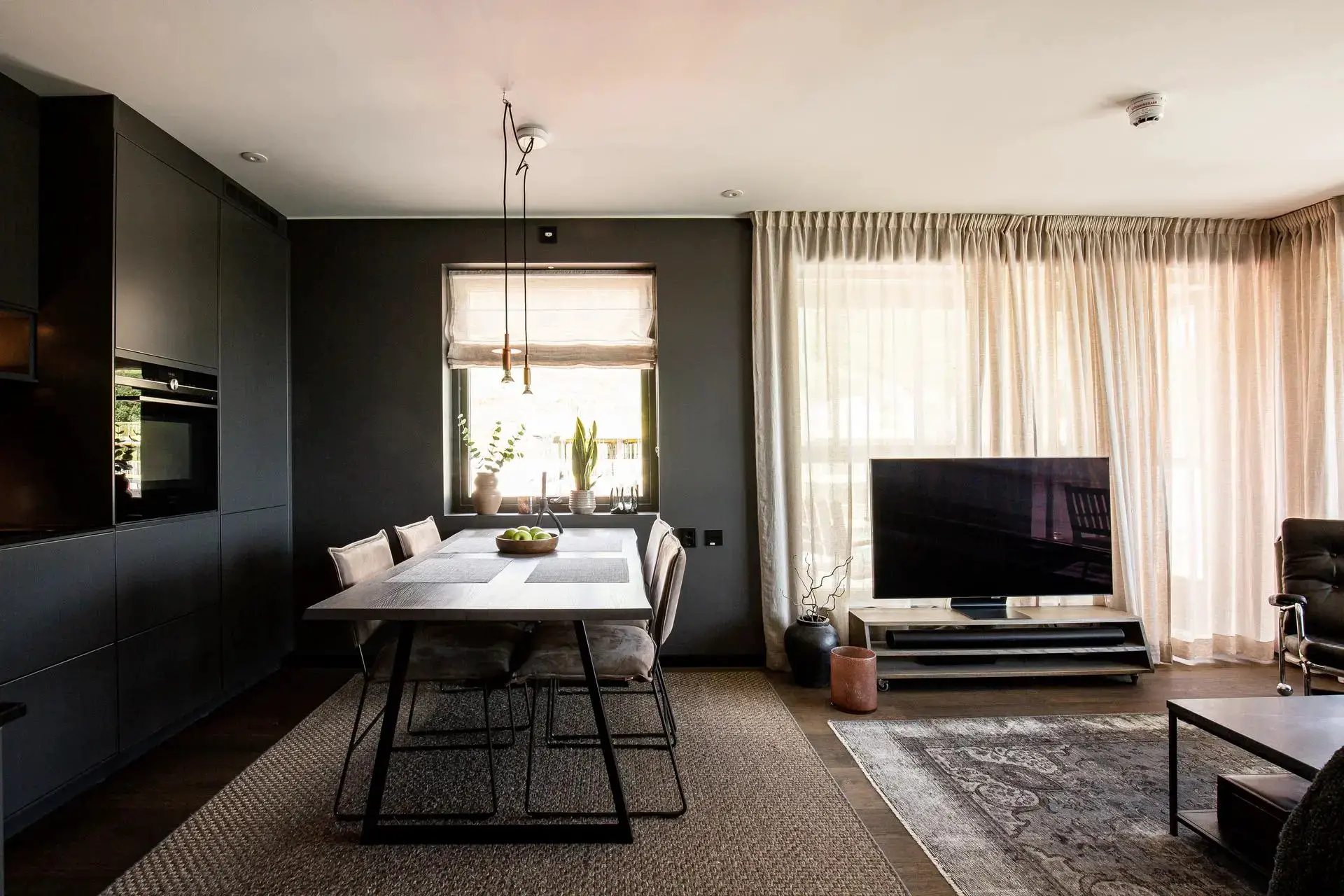 瑞典 63m2 小户型公寓的暗色调设计魅力-4