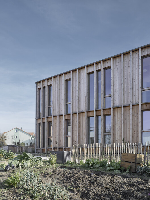 瑞士瑞纳斯幼儿园丨Atelier Pulver Architectes-31