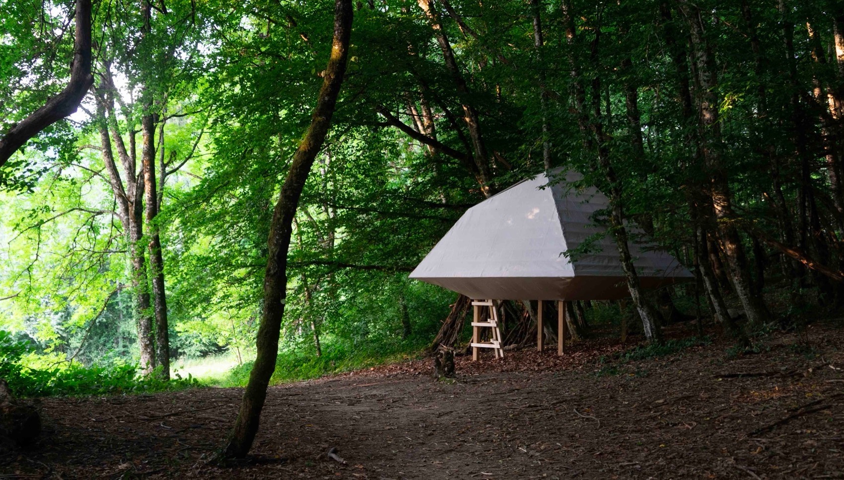 冥想小屋·A “light” paper cage丨法国丨无意义建筑-5