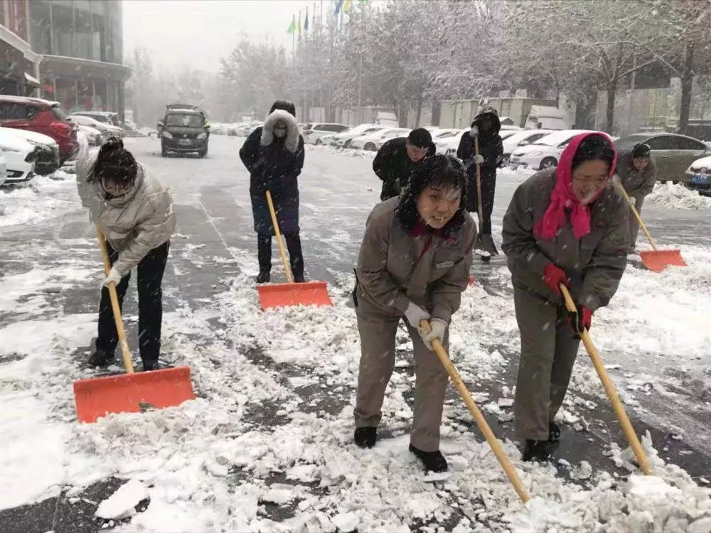 2020 年第一场雪后的义务扫雪活动-22