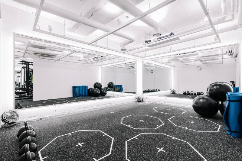 简约 80 平米健身中心，黑白风格打造舒适空间-6