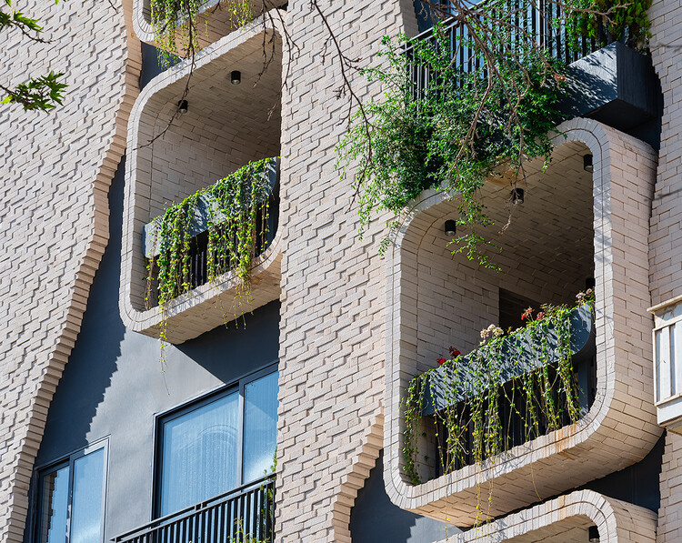 山景融合的住宅设计 · Koohsar Apartment丨伊朗-9