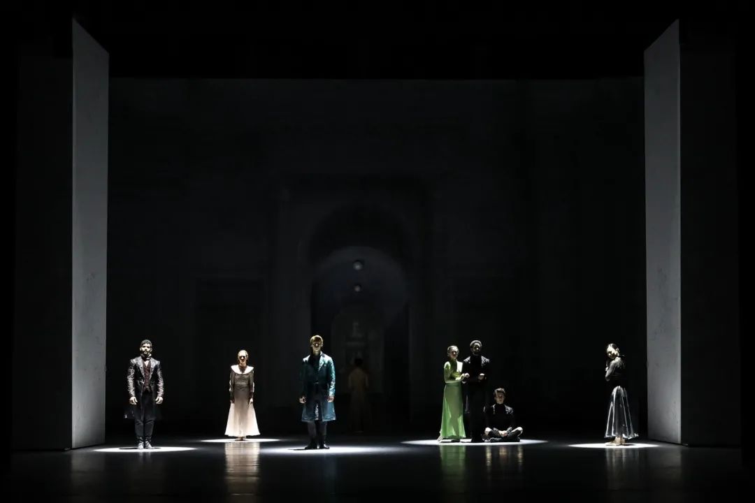 舞台魔法师 | 塞巴斯蒂安·汉纳克的震撼空间美学-30