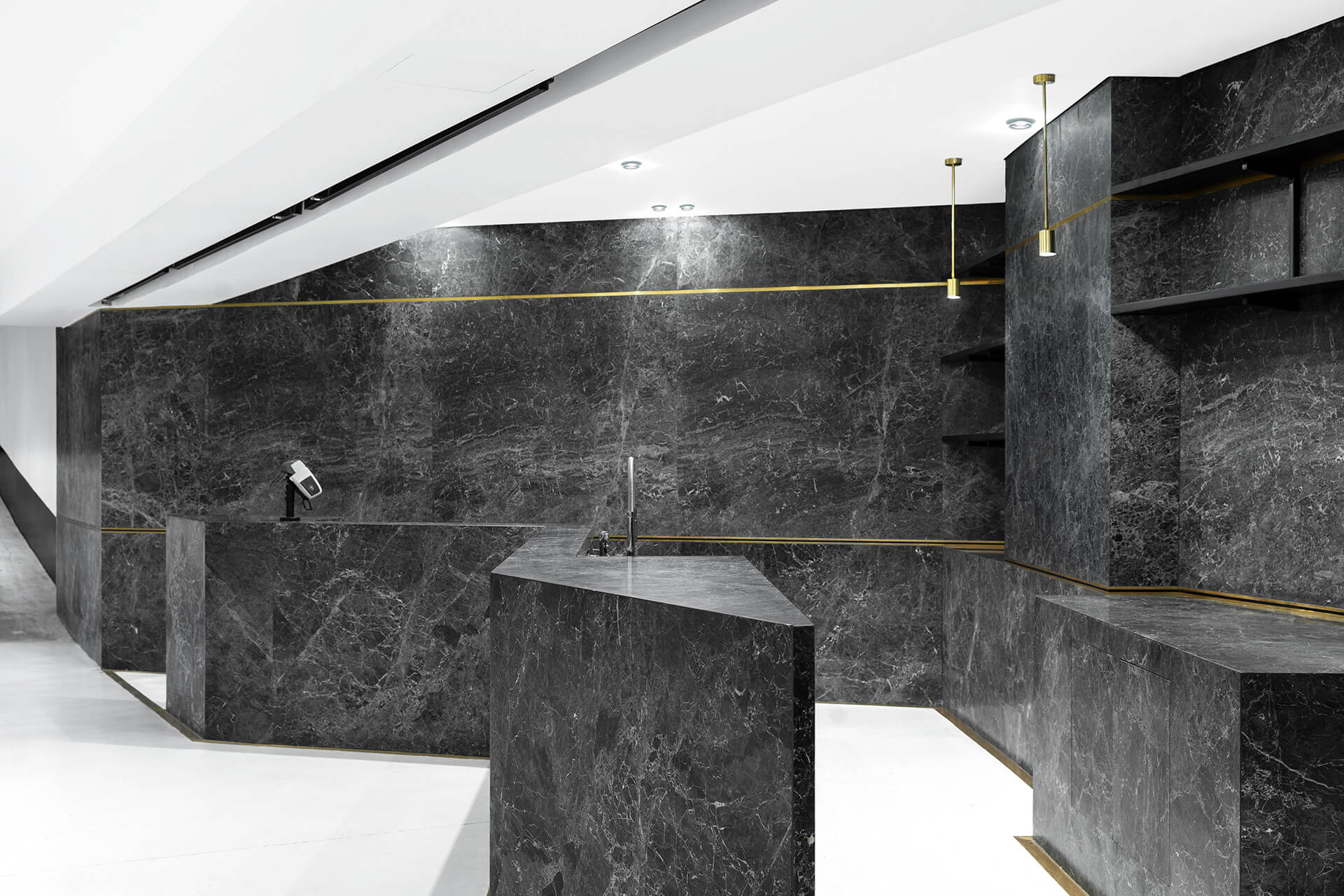 雅典带大理石接待处的停车场丨斯洛文尼亚科洛丨Oikonomakis Siampakoulis architects-20