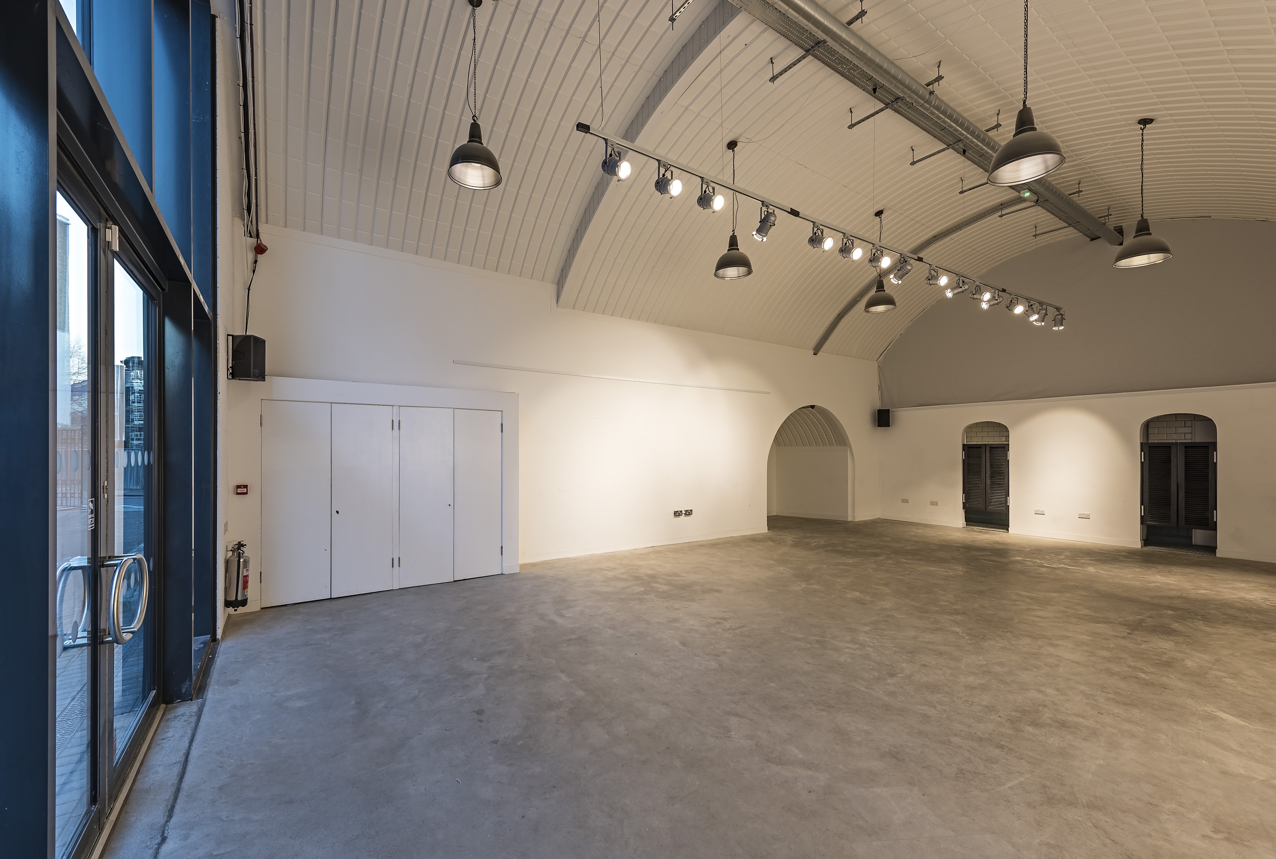 伦敦新建音乐酒吧 Omeara | 铁路拱廊中的“破败哈瓦那”风格-45