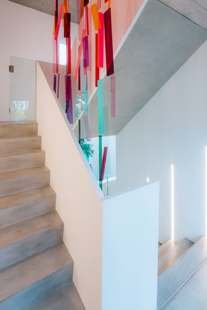 色彩螺旋楼梯,自然元素与建筑设计的完美融合-25