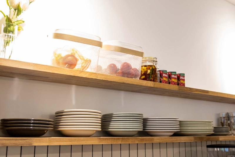 简约清新，白色&木纹的舒适布兰奇咖啡馆-9