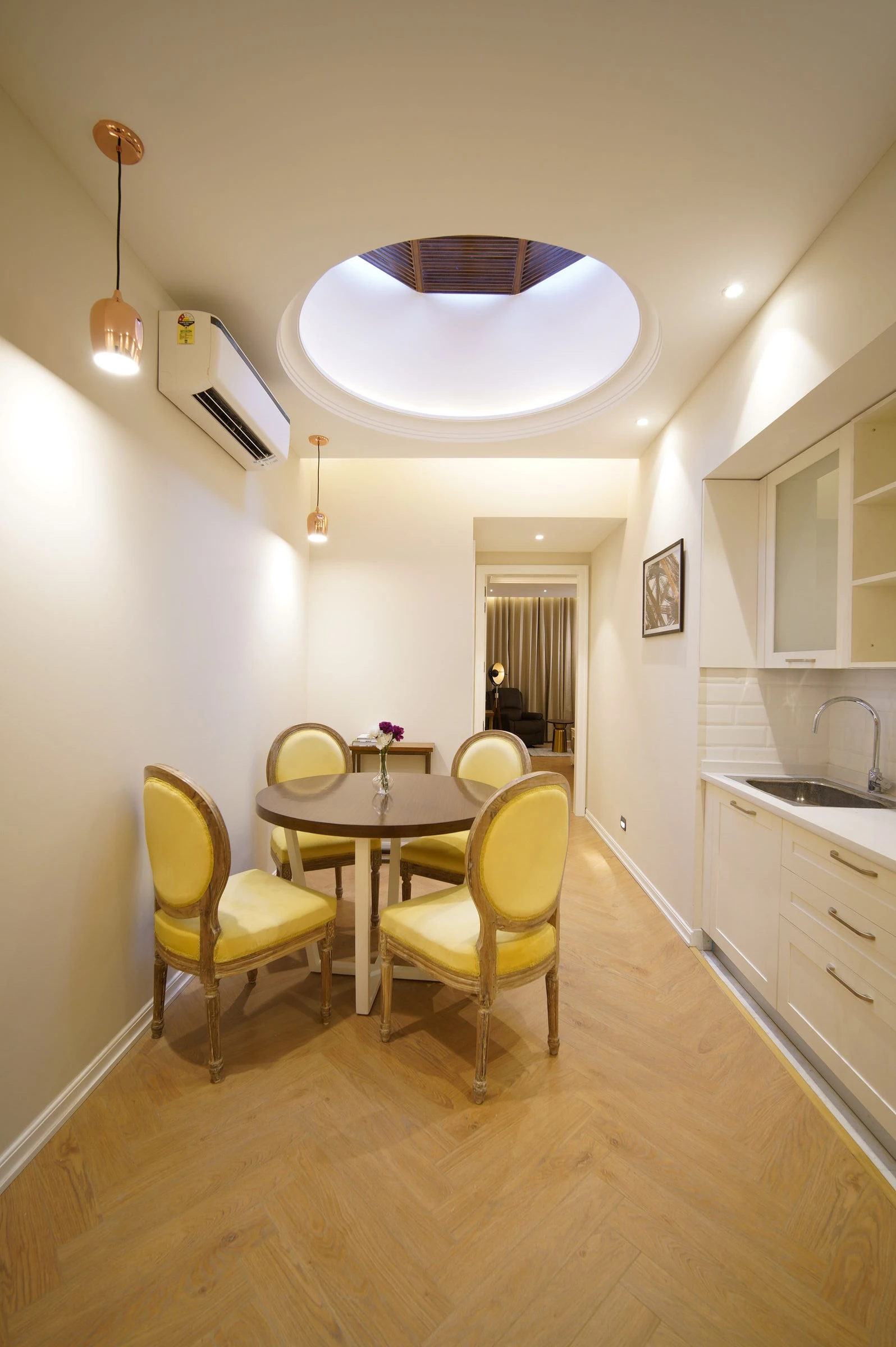 融合 Delhi 历史韵味的现代公寓设计-12