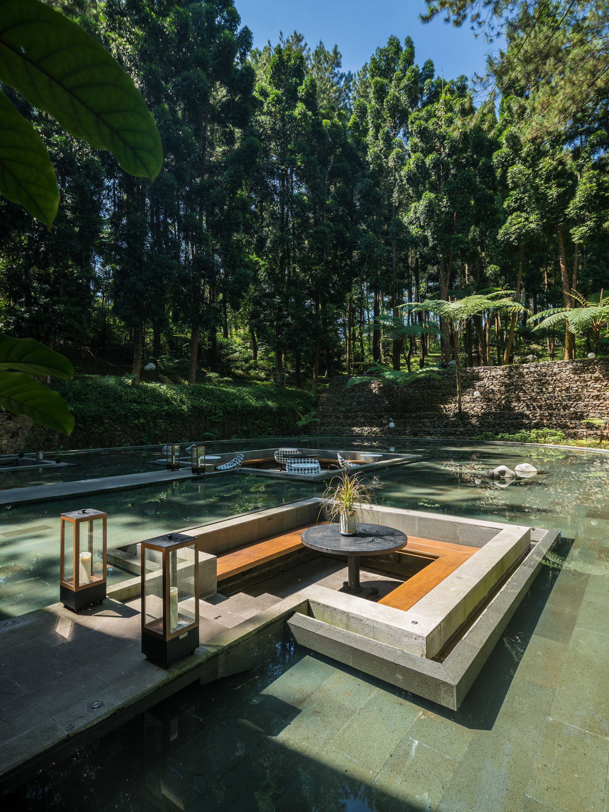 The Lakehouse Restaurant / LUWIST-17