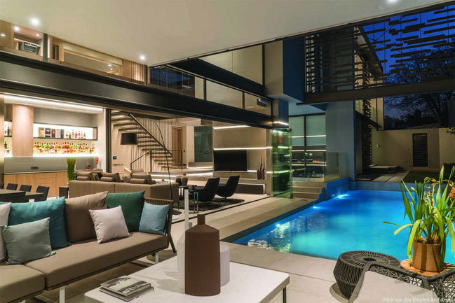 Modern and Elegant House with Open Spaces-15