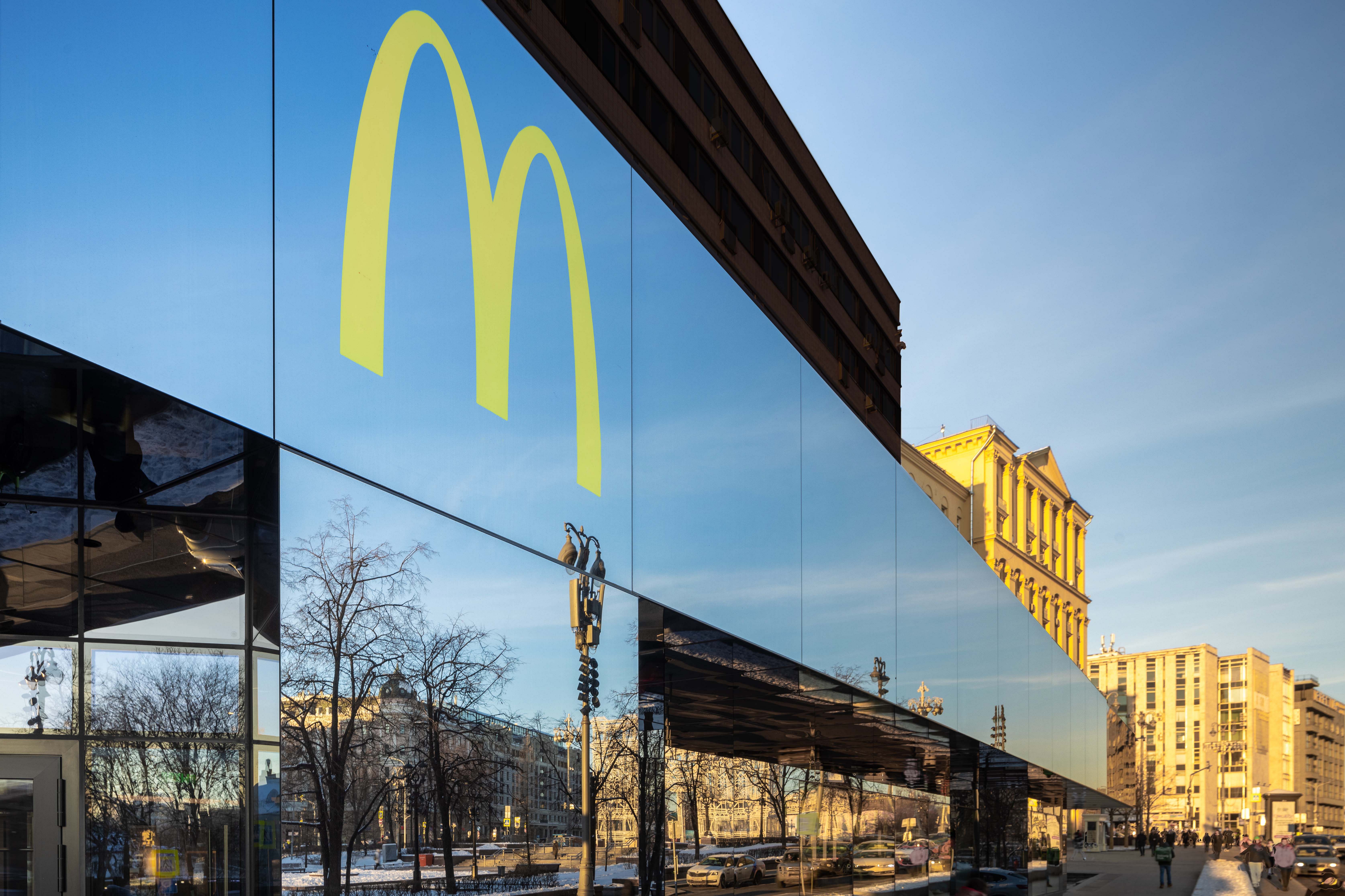 莫斯科普希金广场麦当劳翻新项目丨俄罗斯莫斯科丨Landini Associates-14