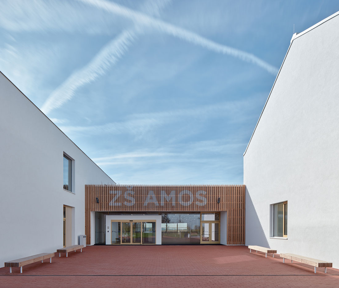 Elementary School Amos: A Community Building – urbanNext-21