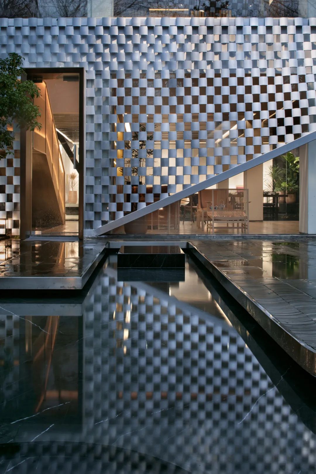 藤编、原木、大理石，自然稳重的空间气场｜寻常设计-24