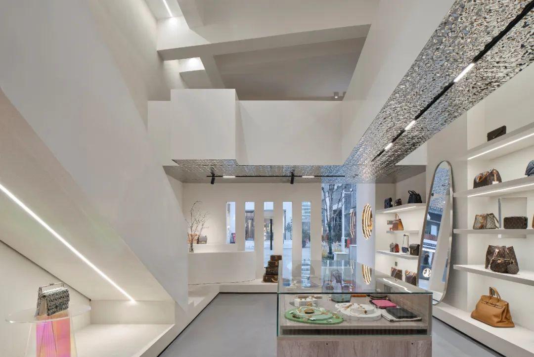 AO×DESIGN 奢侈品店的悬浮桥梁设计-24