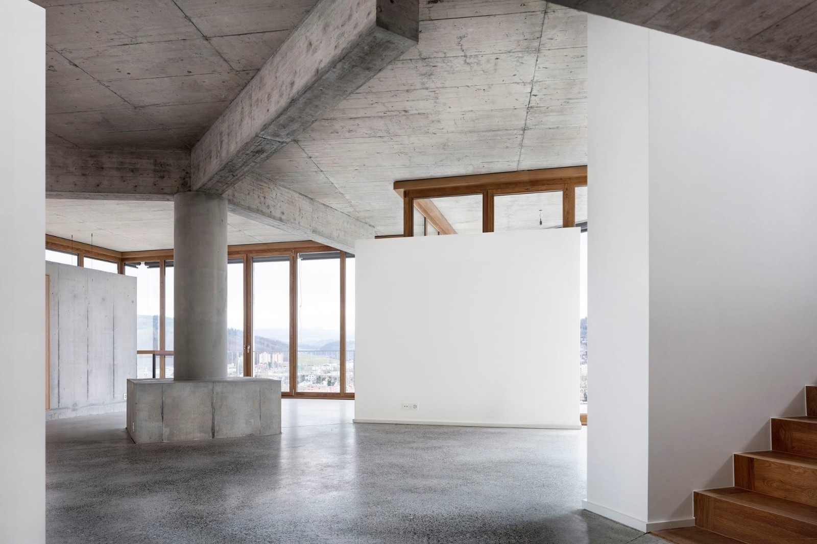 瑞士斜坡上的方形平台极简住宅-9