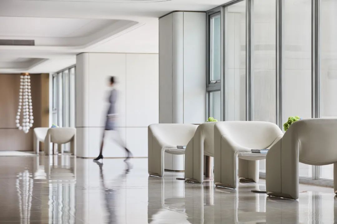 壹亮马营销中心 | 现代艺术与水韵之境-17