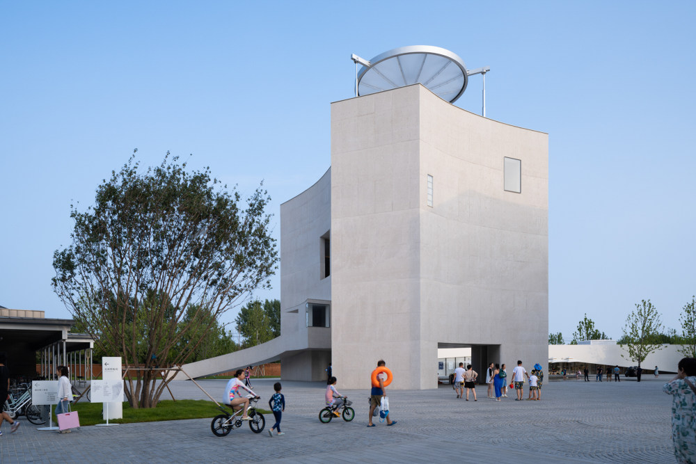 降落在阿那亚广场上精密音乐盒子的混凝土礼堂设计丨中国秦皇岛丨直向建筑-7