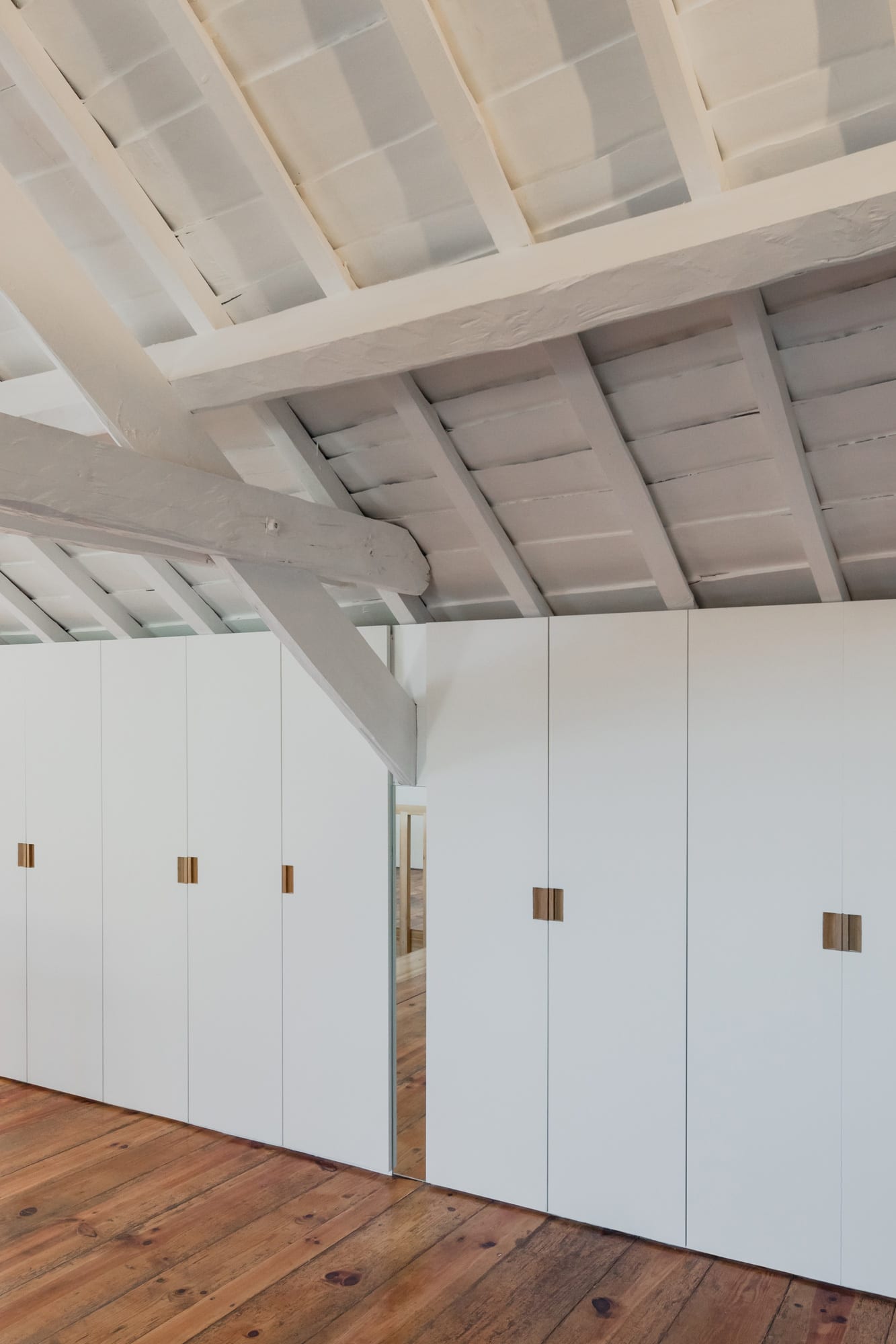 葡萄牙奥瓦城市翻新住宅，内外兼修的现代美学-37