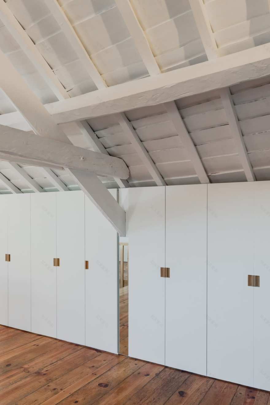 葡萄牙奥瓦城市翻新住宅,内外兼修的现代美学-37