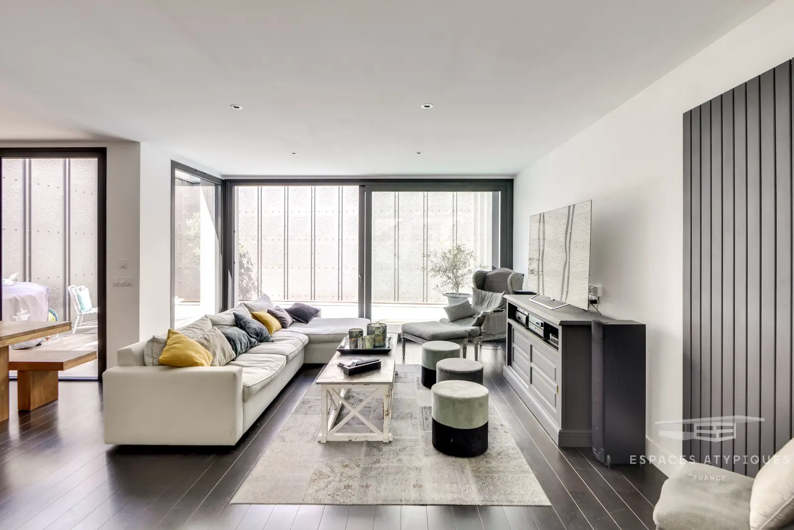 波尔多现代风别墅 | 室内设计与自然光的完美融合-3