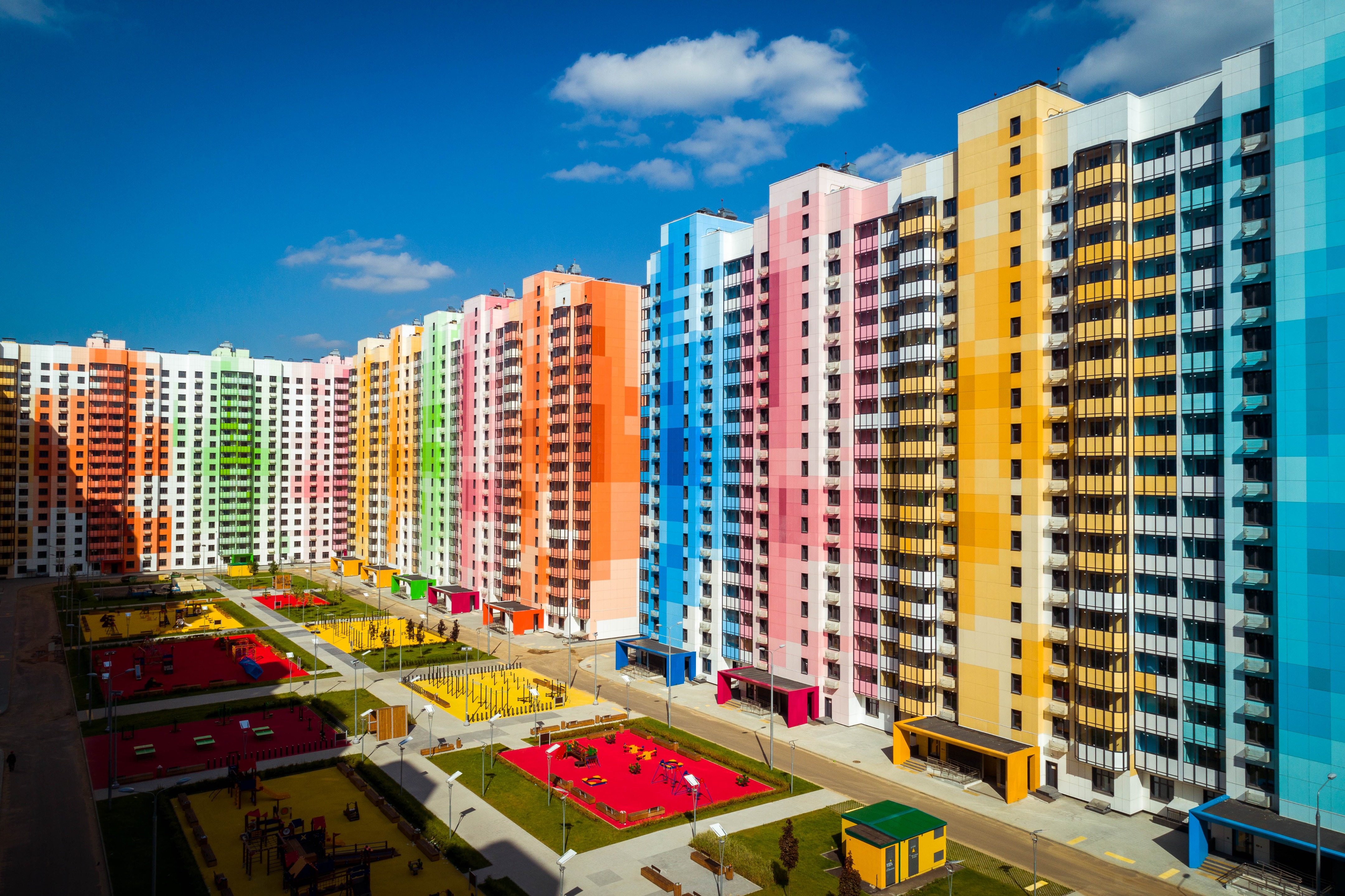 莫斯科郊区新住宅区 | 多彩立面与人性化公共空间的融合-14