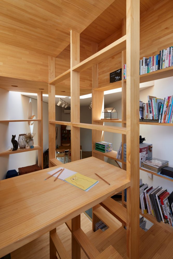 大阪密集住宅区的三层展示空间楼梯屋-33