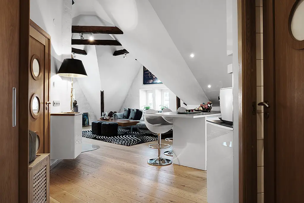 阁楼卧室，极简设计展现船舱风情-5