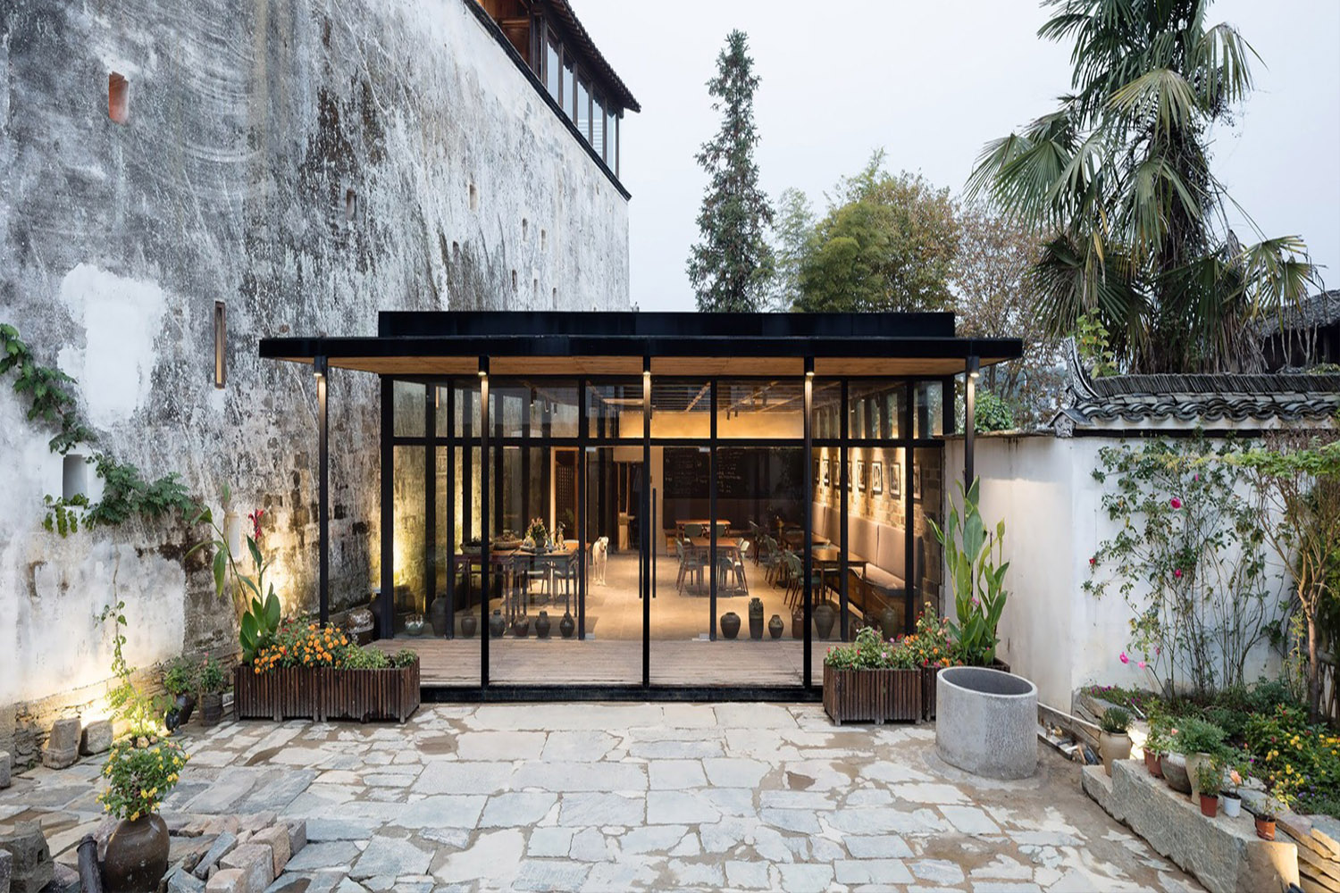 一座近三百年徽派老建筑改造的民宿酒店-5