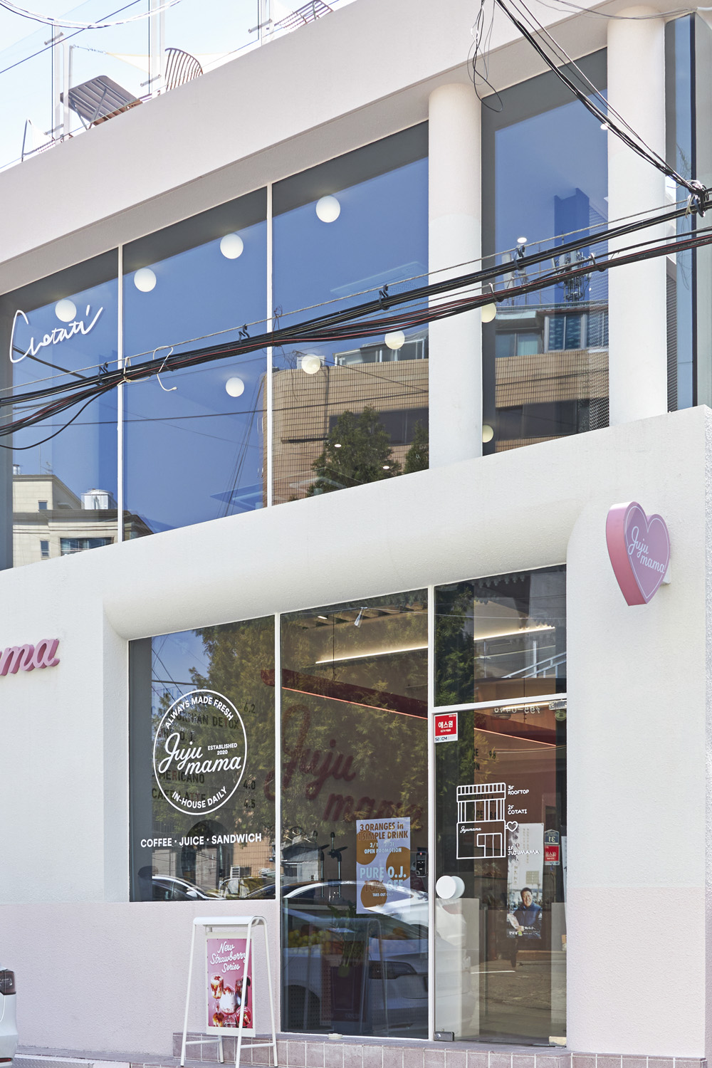 粉色调的 55 度果汁店 | 温馨与潮流的完美融合-24