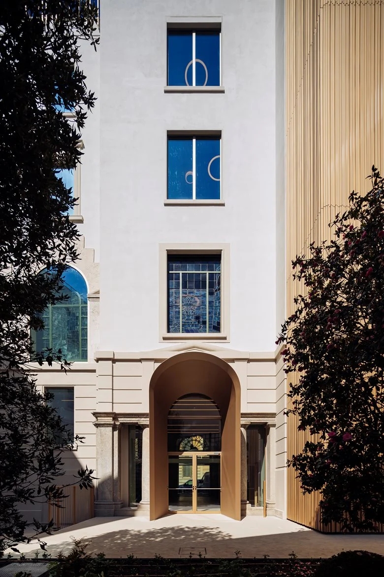 历史上预存和当代目标之间调和的银行办公室设计丨阿方索  费米亚及其工作室（戈者设计）-5