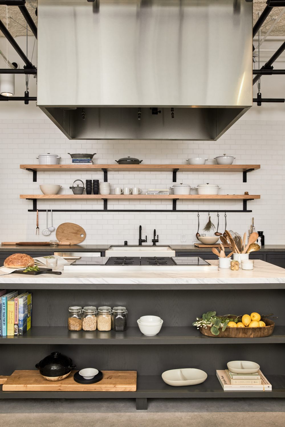 圣莫尼卡的树胶体验店 | Rapt Studio 设计的现代总部-31