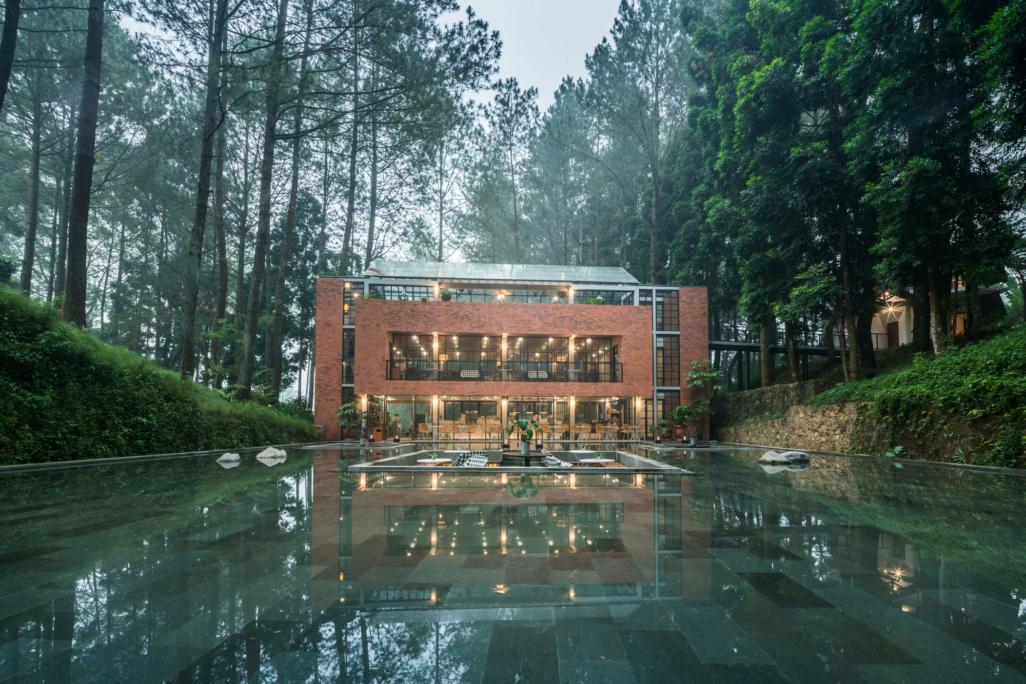 The Lakehouse Restaurant / LUWIST-36