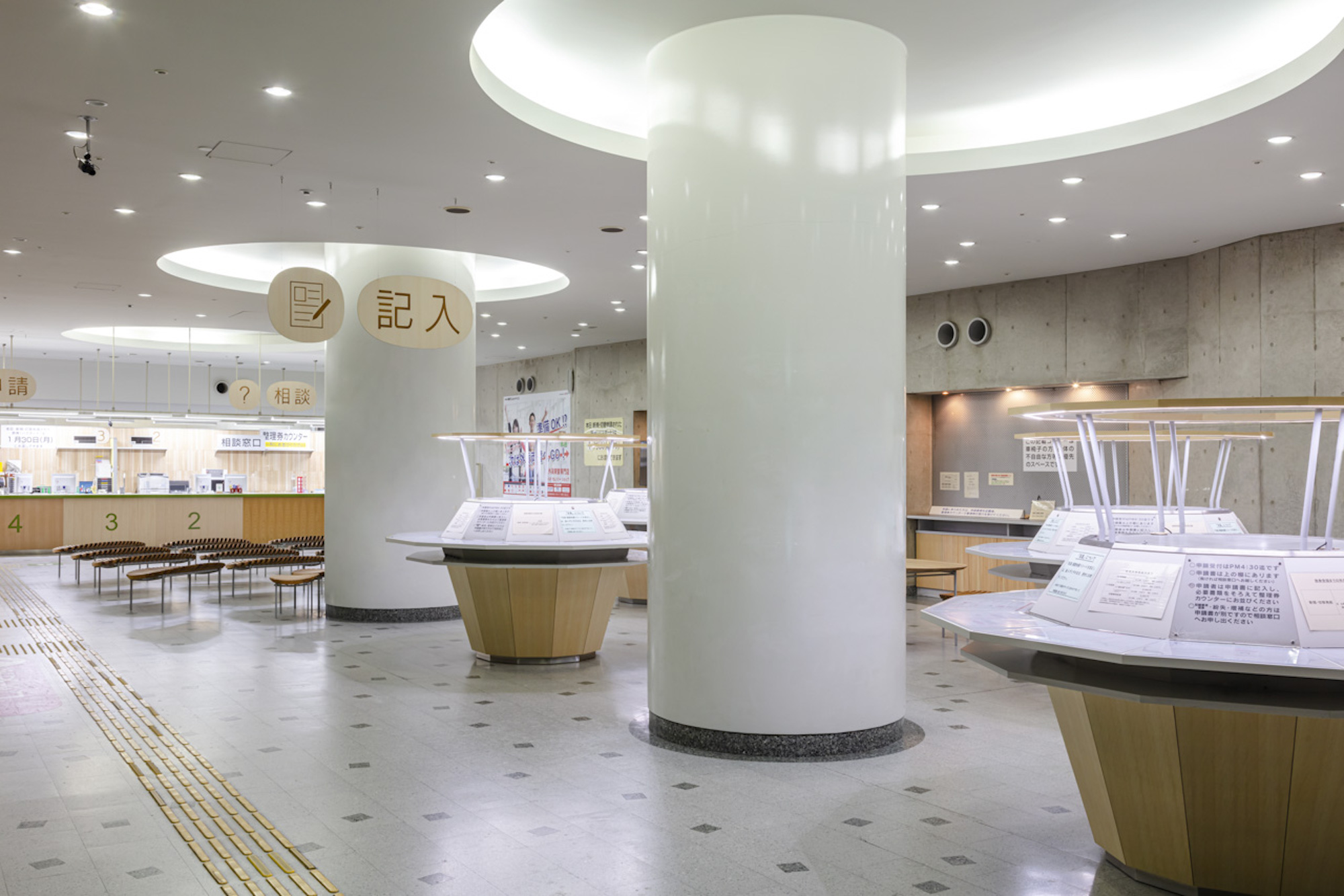 大阪府パスポートセンター木質化改修丨池田久司建築設計事務所等-2