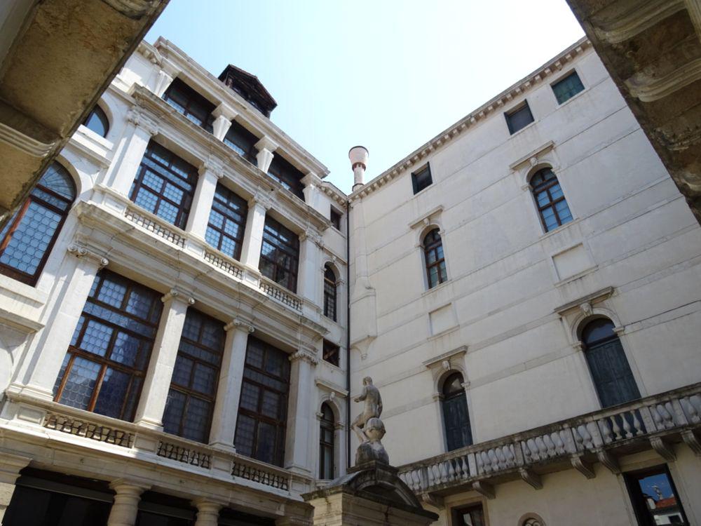 カ・ペーザロ | イタリア の建築【世界建築巡り】-44