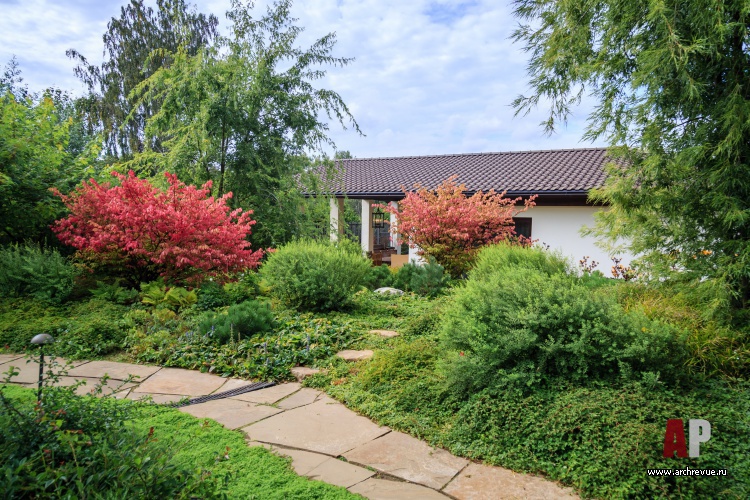 两 层 带 浴 室 和 花 园 的 现 代 风 格 木 屋 设 计-44