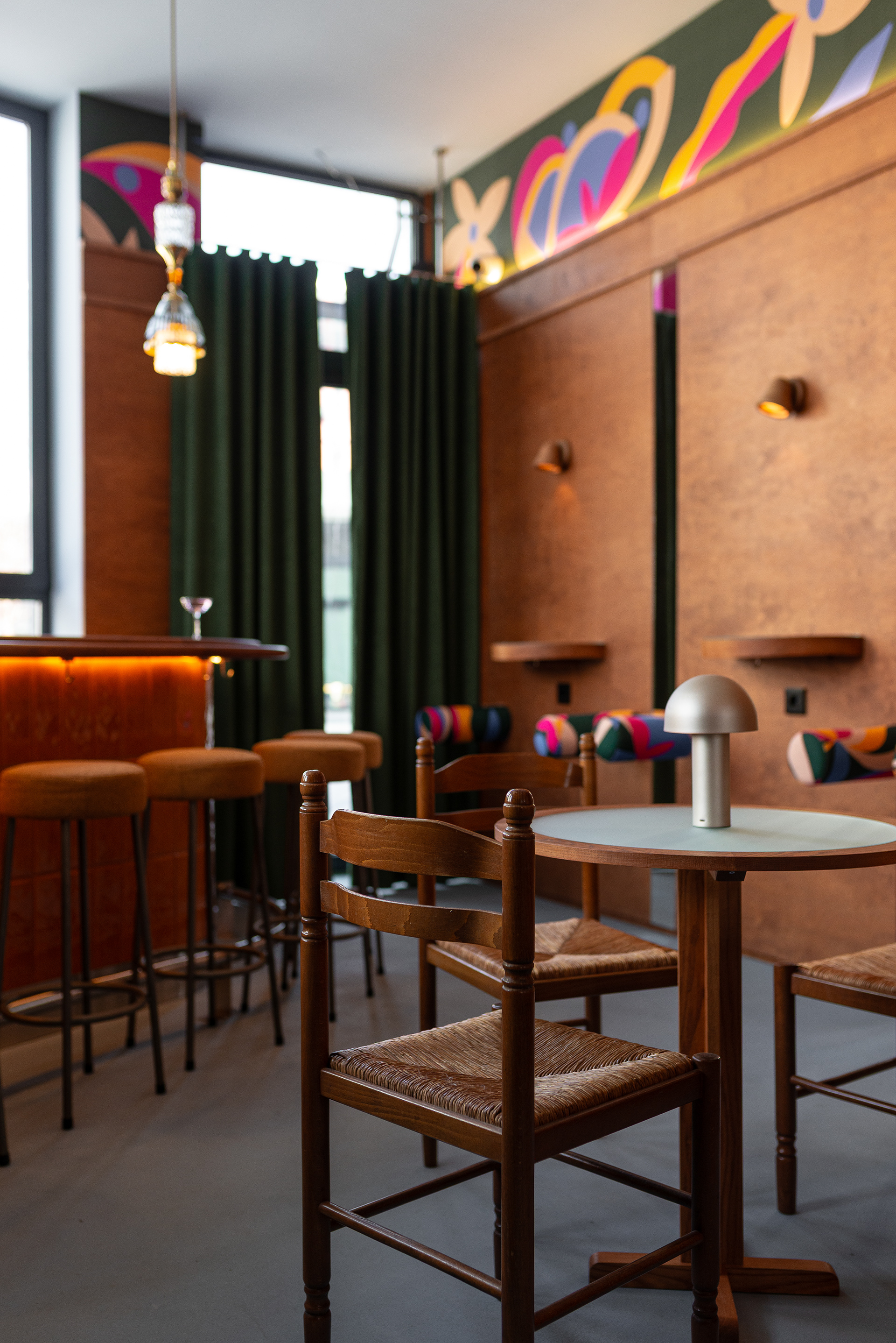 爱芝野甜品酒吧
注:由于OI CHI YE可能并非常见词汇,推测为品牌名音译,这里按发音给出一种可能的翻译,若有特定含义请提供更多背景信息 丨乌克兰基辅-15