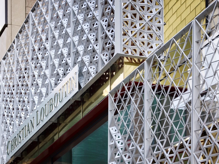 波浪金属屏风演绎商业空间新概念-9